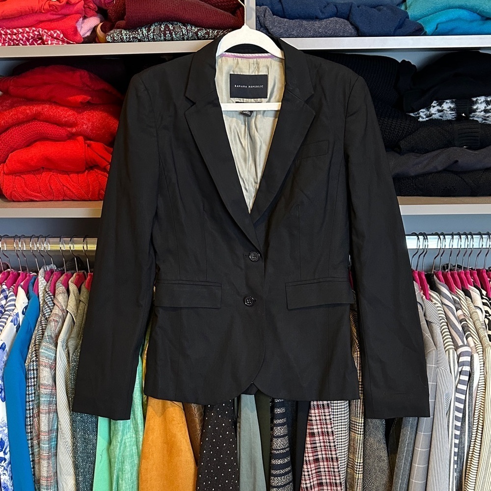 Banana Republic 98% wool black 2 button closure 3 pocket stretch blazer size 4
